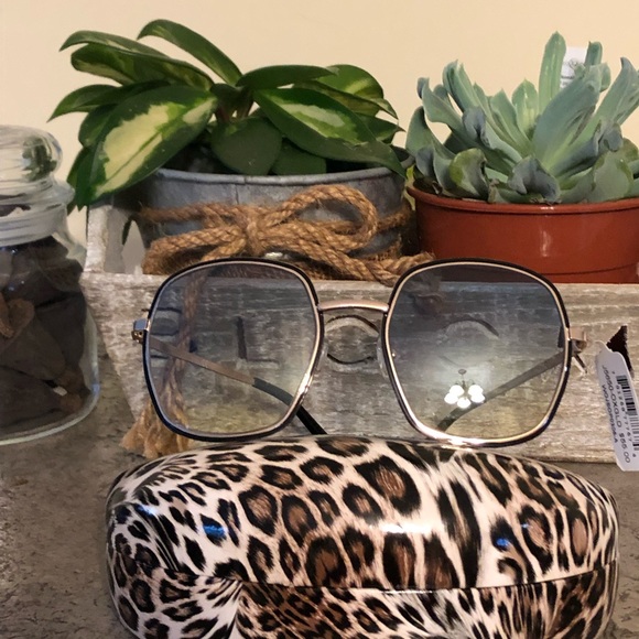 Jessica Simpson Accessories - NWT Jessica Simpson sunglasses FLASH SALE UNTIL 6!